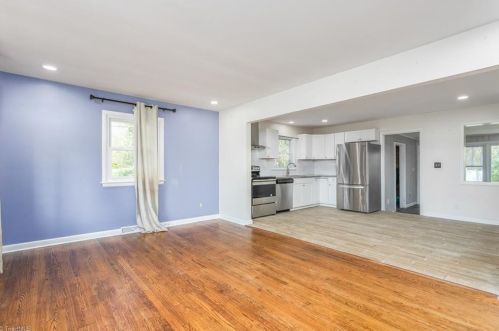 7 Armhurst Ct, Greensboro NC  27405-5911 exterior