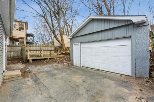 136 Meriden Rd, Waterbury, CT 06705-1936