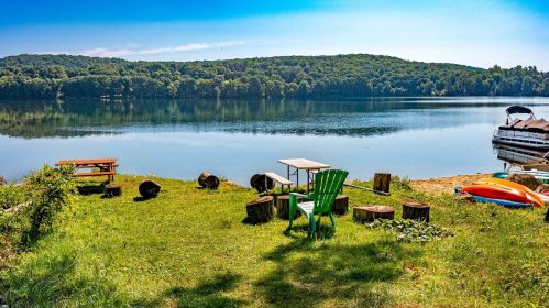97 Lakeview Dr, Whaley Lake, NY 12531-5532