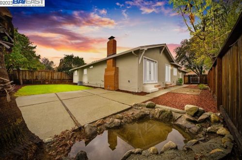 4237 Ridge Dr, West Pittsburg CA  94565-6033 exterior