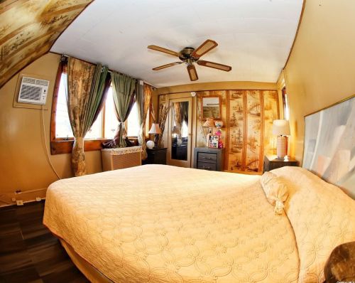 261 Gotham Ave, Floral Park NY  11003-2105 exterior