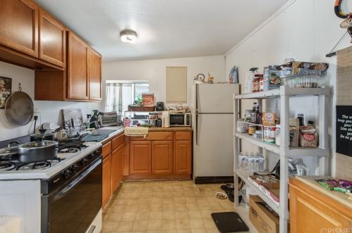 16027 Hartland St, Van Nuys CA 91406-4808 exterior