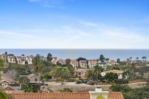 1588 Bella Vista Dr, Encinitas CA  92024-1265 exterior