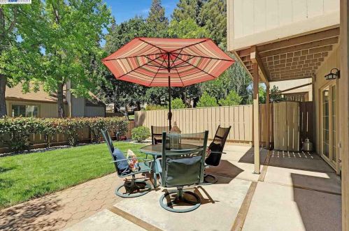 7426 Stonedale Dr, Pleasanton CA  94588-3737 exterior