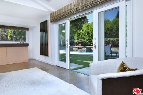 5037 Gaviota Ave, Van Nuys CA  91436-1427 exterior