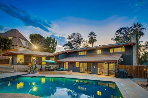 1672 Smiley Heights Dr, Redlands CA  92373-6533 exterior