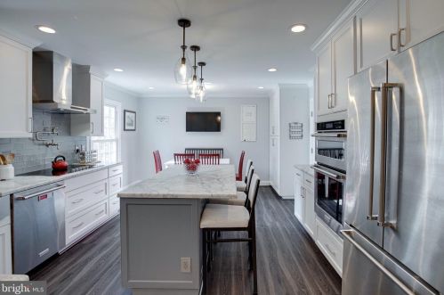 10727 Basket Oak Ct, Springfield VA  22015-2402 exterior