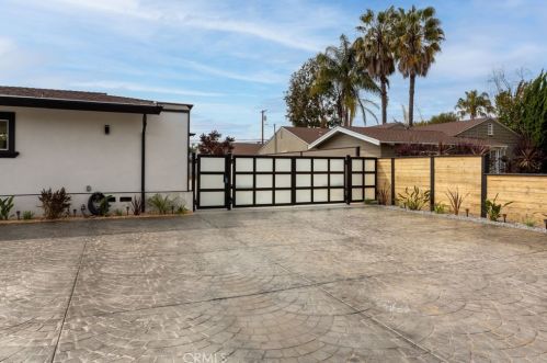 3841 Pacific Ave, Long Beach CA  90807-3227 exterior