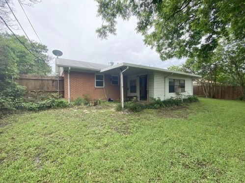 401 Fuller Dr, Euless TX  76039-3847 exterior