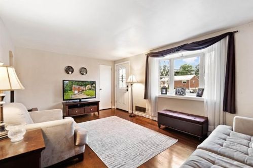 471 Rosewood Dr, Pittsburgh, PA 15236-4701