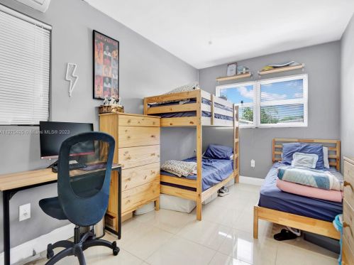 6930 12th St, Hollywood FL  33023-2002 exterior