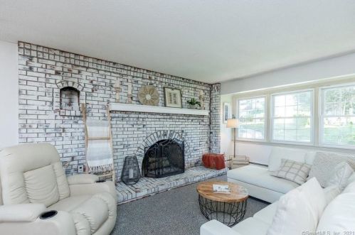 50 North St, Putnam, CT 06260-1155