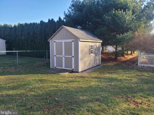 212 Jennifer Ln, Ephrata PA  17522-9753 exterior