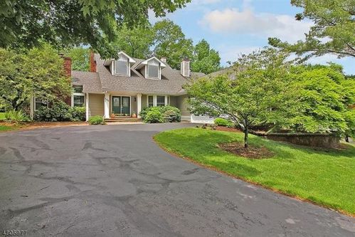 35 Gatehouse Rd, Bedminster, NJ 07921-1861
