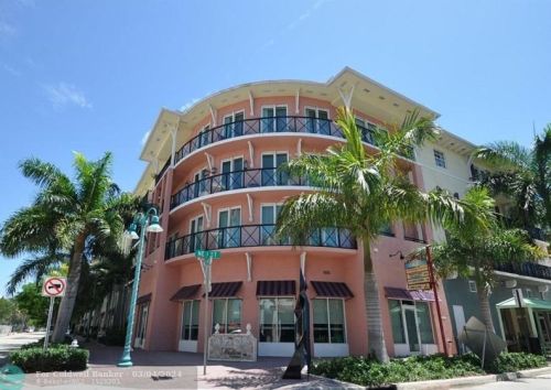320 4 Ave, Delray Beach FL  33444-2717 exterior