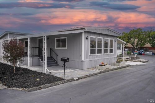 2333 Calico Ln, Santa Rosa, CA 95404-6301