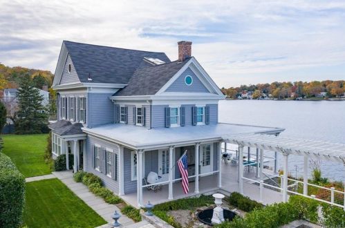 809 Lake Blvd, Mahopac, NY 10541-4774
