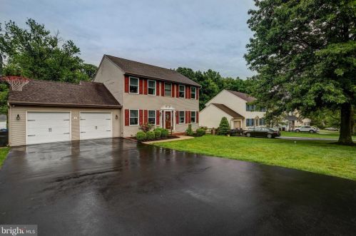 4201 Upland Dr, Boothwyn, PA 19061-2641