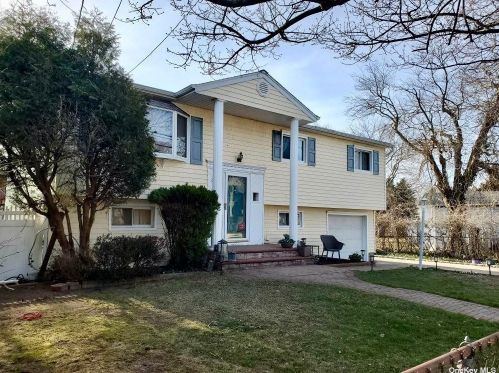 236 Livingston Ave, Babylon, NY 11702-1002