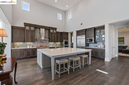13541 Campus Dr, Oakland, CA 94605-3890