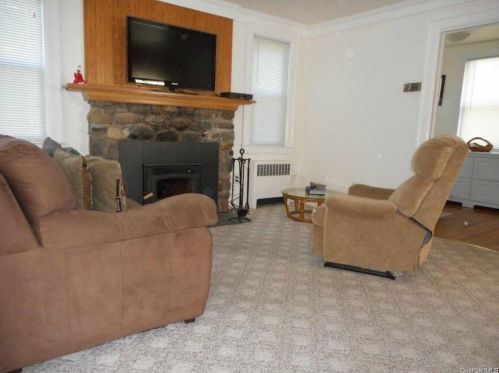 6 Wright Rd, Yorktown Hgts NY  10598-6613 exterior
