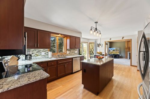 1219 Highpoint Ln, Waukesha, WI 53189-7736