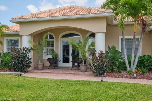 1121 1st Ter, Cape Coral FL  33990-1202 exterior