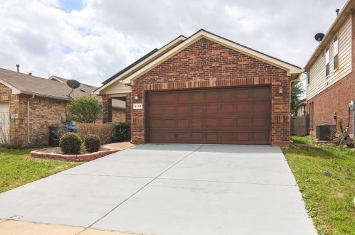 2124 Charmion Ln, Fort Worth, TX 76131-1607