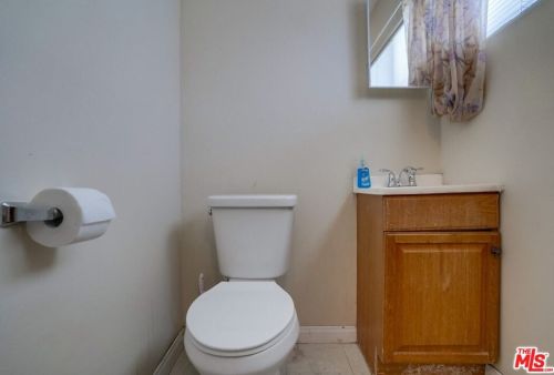 8549 Alameda St, Downey CA 90242-2621 exterior