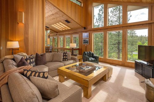 357 Skidder Trl, Truckee CA 96161-3929 exterior