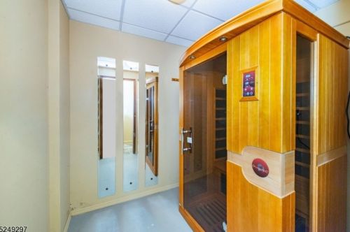 5 Round Hill Ter, Kinnelon NJ  07405-3217 exterior