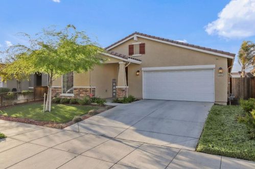 2344 Fallbrook Dr, Los Banos, CA 93635-8818