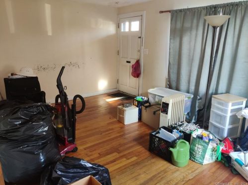 62 Seaton Rd, Stamford, CT 06902-4123