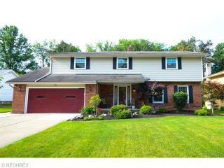 5186 Graham Dr, Cleveland, OH 44124-1040