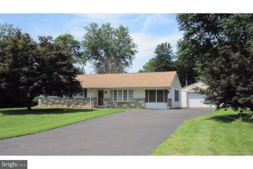 24 Auckland Dr, Southampton, PA 18954-1811