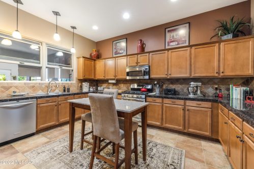 10473 Wayne Moody Ln, Tucson, AZ 85747-5803
