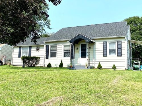 60 Palmer St, Killingly, CT 06239-2732