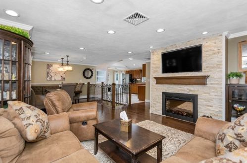 20 Oakridge Cir, Wilmington, MA 01887-1549