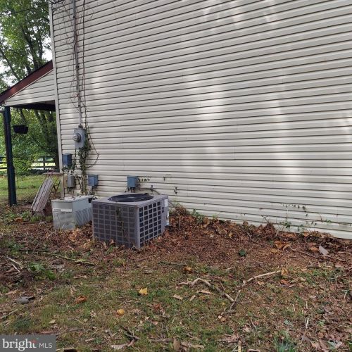 283 Long Swamp Rd, Plumsted Township NJ  08533-2029 exterior