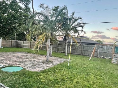 525 Billiar Ave, Fort Pierce FL  34983-8730 exterior