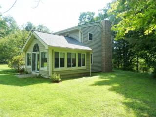 108 Rollin Irish Rd, Georgia, VT 05468-3721