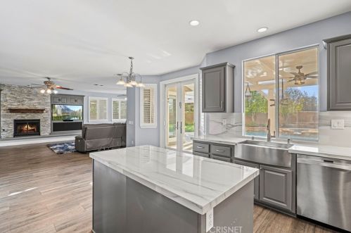 27836 Mariposa Ln, Santa Clarita CA  91384-4114 exterior