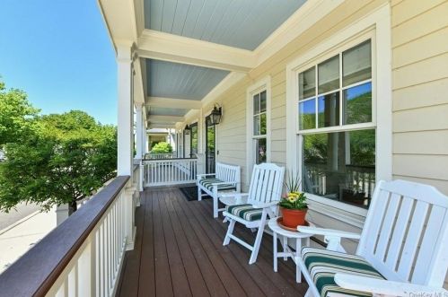 16 West St, Nelsonville, NY 10516-3210