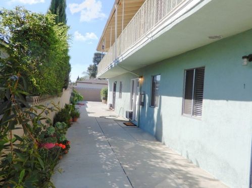 6029 Cherry Ave, Long Beach, CA 90805-3263