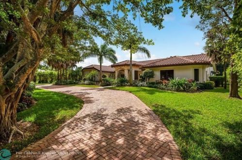 8208 Twin Lake Dr, Boca Raton, FL 33496-1920