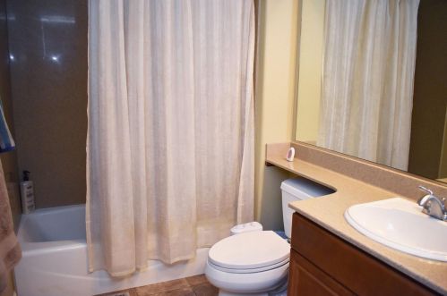 2065 Katnich Ln, Lodi CA 95242-4805 exterior