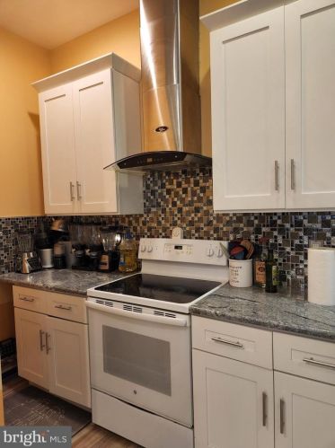 5130 Broad St, Philadelphia PA  19112-1405 exterior