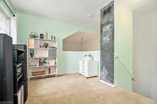 22 Birchwood Rd, Bedminster NJ  07921-1910 exterior