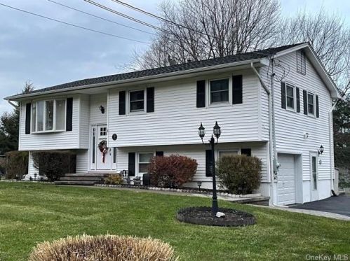 16 Locust Dr, Thiells, NY 10984-1405