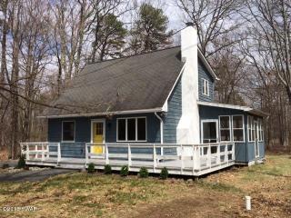 122 Ridge Dr, Milford, PA 18337-5069